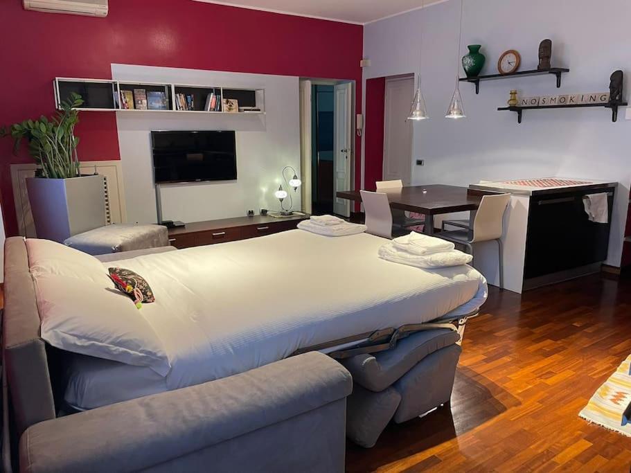 Cozy Flat Mins Walk To Navigli And Metro Porta Genova Apartman Milánó Kültér fotó